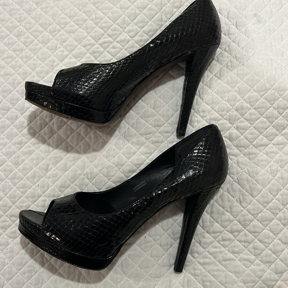 Vera Wang Lavender black platform pump. Since 9.5M